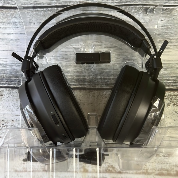 Razor Nari Essential Wireless Gaming Headset / Microphone not Included - Picture 9 of 9